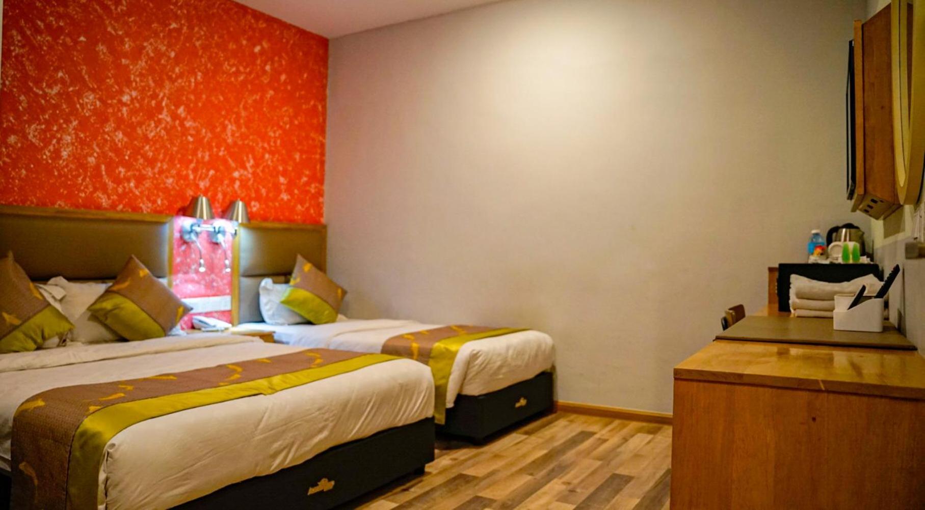 K Garden Hotel Іпох Екстер'єр фото