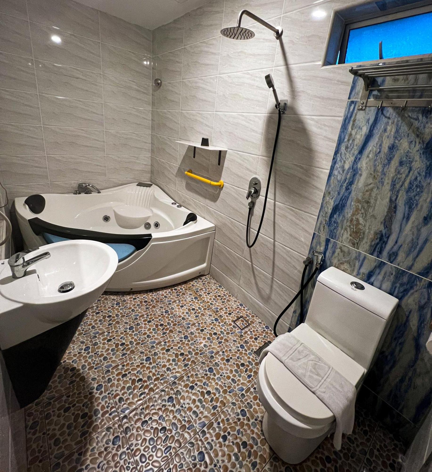 K Garden Hotel Іпох Екстер'єр фото