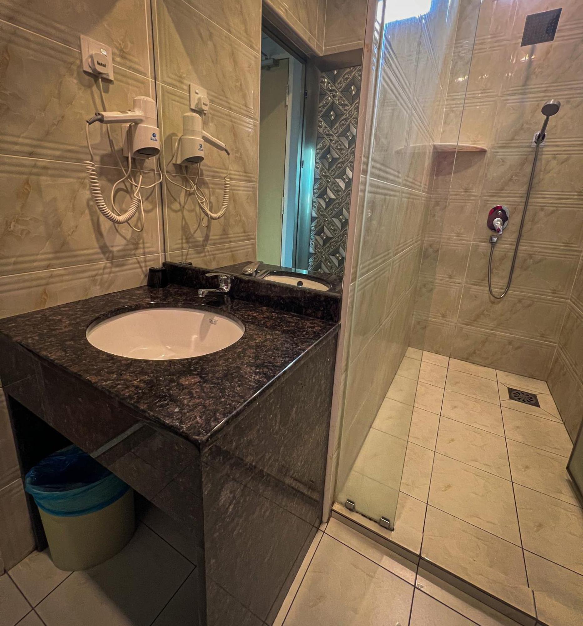 K Garden Hotel Іпох Екстер'єр фото